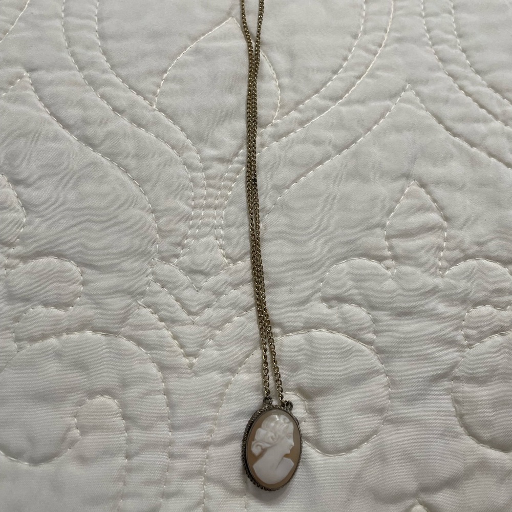 Vintage Antique Shell Cameo Necklace